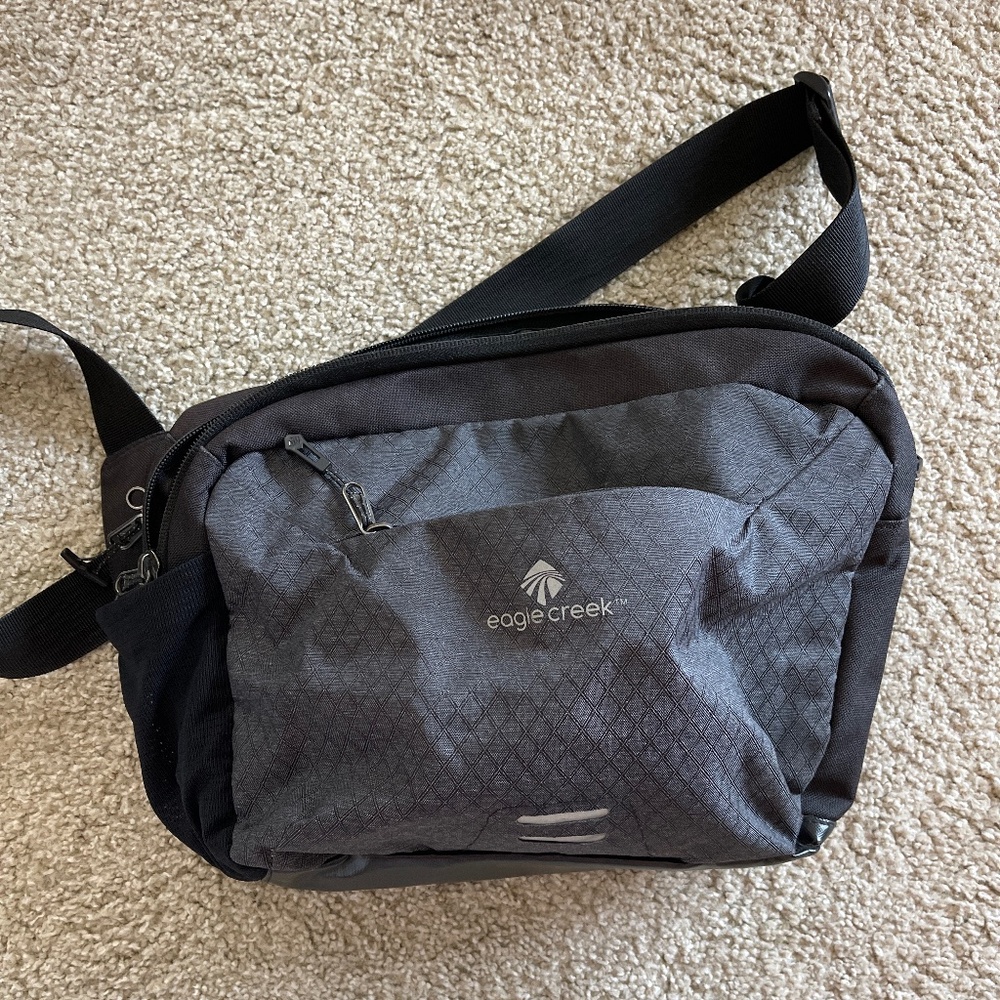 Eaglecreek wayfinder crossbody bag